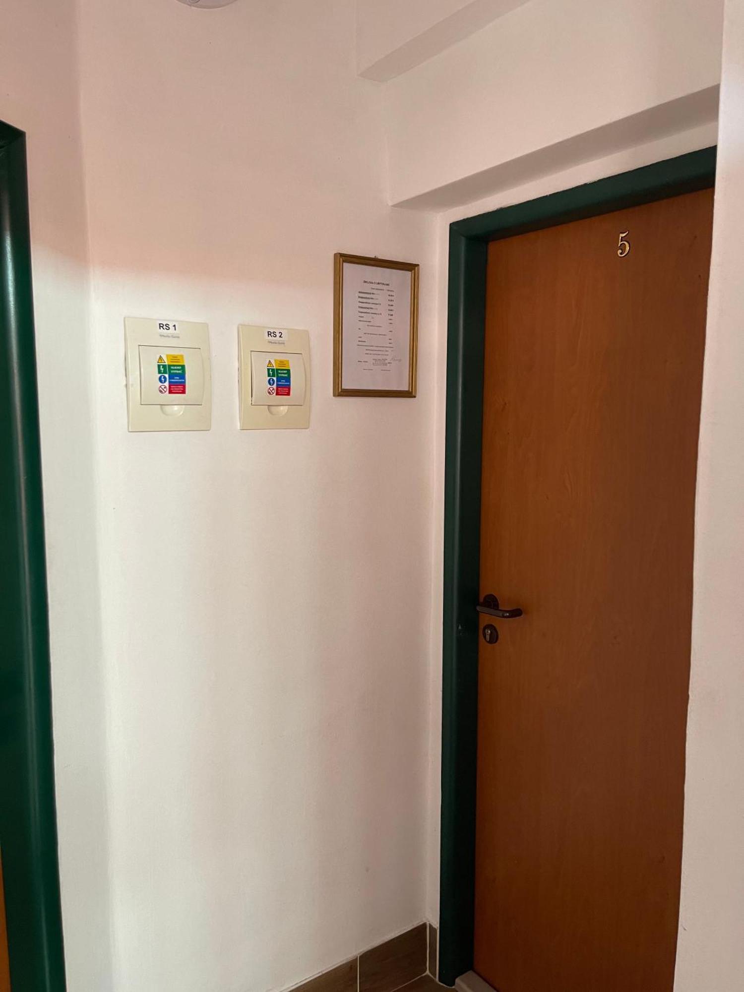 Penzion Pod Zamkom Бойниці Екстер'єр фото
