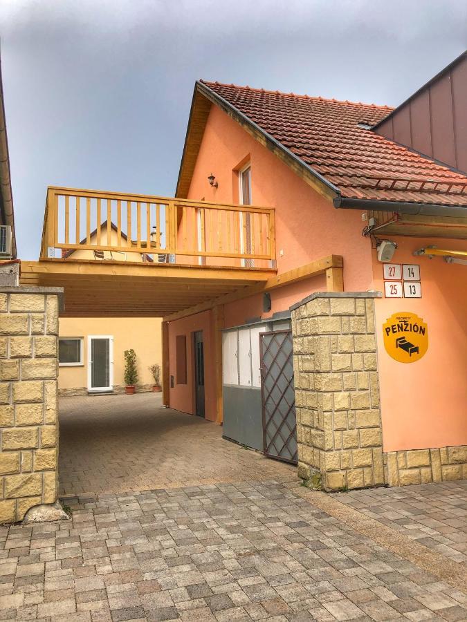 Penzion Pod Zamkom Бойниці Екстер'єр фото